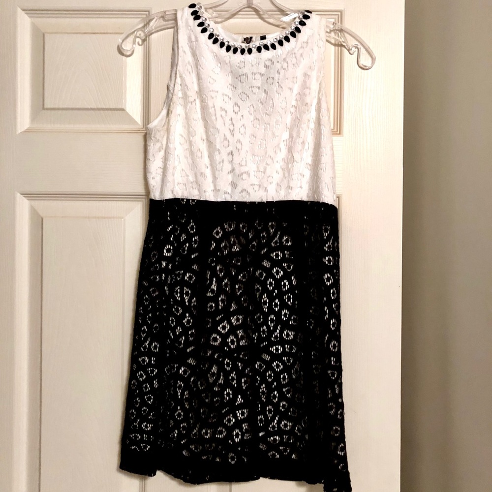 Black and white Kensie mini dress